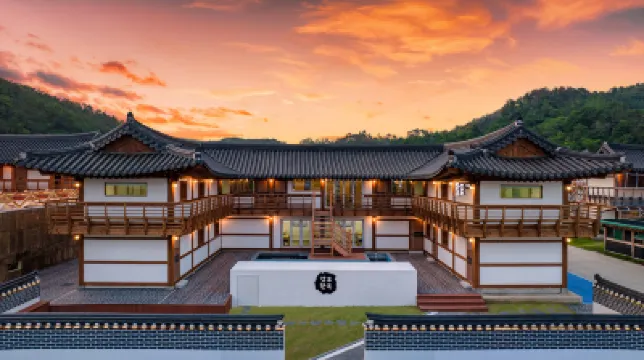 Gyeongju Gampo Hanok Pension فنادق في 
