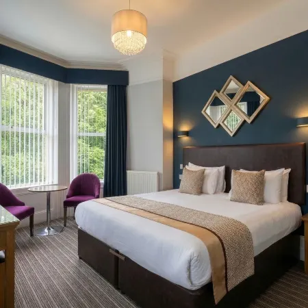 Applewood Hotel