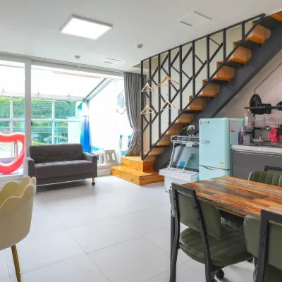 Gyeongju Joypoolvilla&Kidspension Hotels near Gameunsaji Temple Site