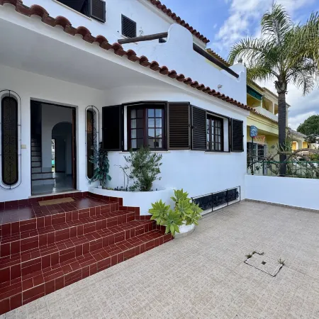 Faro Terrace Villa by Homing