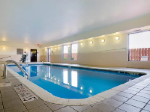Comfort Inn & Suites Hotels in Reno County