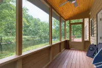 Lodge on Wolf Creek 4Br , 12 Private Acres , Fishing , Hiking , Hokie Weekends - Homestays