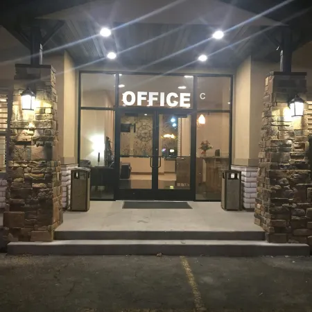 Dinosaur Inn & Suites