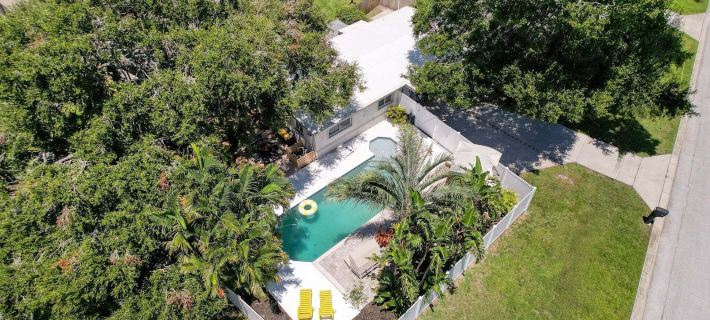 Modern 3 Bedroom Retreat with Pool & Fire Pit Hotels in Pinellas County