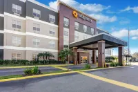 La Quinta Inn & Suites by Wyndham Tampa Central Hotel berhampiran Zoo Lowry park