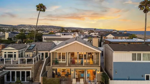 Oceanfront Home Walk to Balboa Pier + Scenic Views Balboa Peninsula Point by Avantstay - 4-Star
