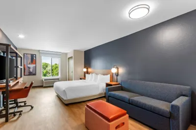 Everhome Suites Panama City Beach Hotels near مِروحيَّة بانهاندِل