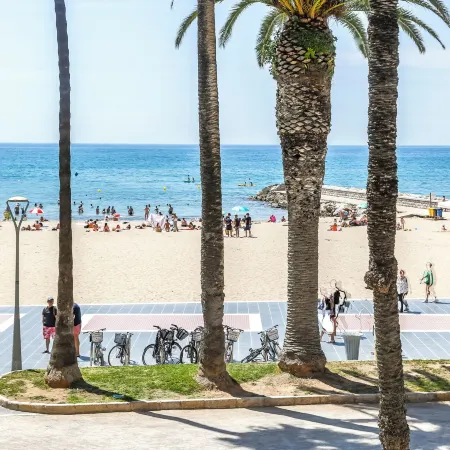 Newly Renovated Beachfront Apartment Ideally Located in Penelope