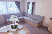 2-Bed Caravan - Sleeps 6 - Pet Friendly - Parking - 2-Star
