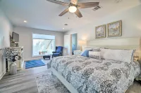 Bright Home w/ Dock on Lake Conroe! - spa