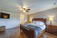 Classy Home w/ Hot Tub + Mt. Jefferson Views! - 3-Star