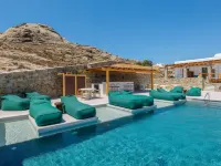 Mykonian Shades - مسبح غير متناهي