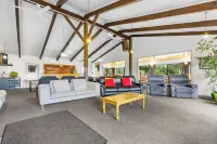 Manowhenua Lodge - Hostels