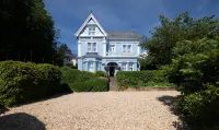 James' Place at Brynawel - parking