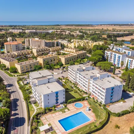 Pé do Lago 1 Bedroom Apartment with Pool