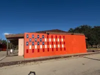 Holiday Host Motel & RV Park - 2 estrellas