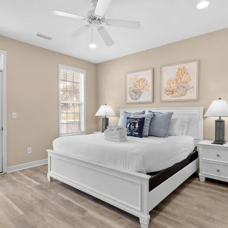 Barefoot Beach-Steps to Beach, Pool, Pet Friendly