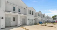 Bayside Getaway - Near Beach - Villas