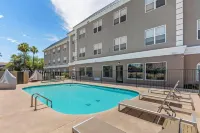 Country Inn & Suites by Radisson, Tucson Airport, AZ - Pools