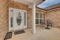 Screened-in Patio & Trampoline: Creola Getaway! - Homestays