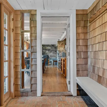 4 Br Sleeps 8 - Kayaks - Fire Pit - Dog Friendly