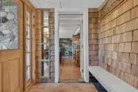 4 Br Sleeps 8 - Kayaks - Fire Pit - Dog Friendly - WiFi