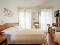 Hotel Tre Re Hotels near Broletto
