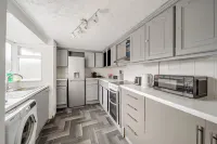 Cosy Hartlepool Home, Sleeps 5, Pet Friendly, Wifi - 2-Star