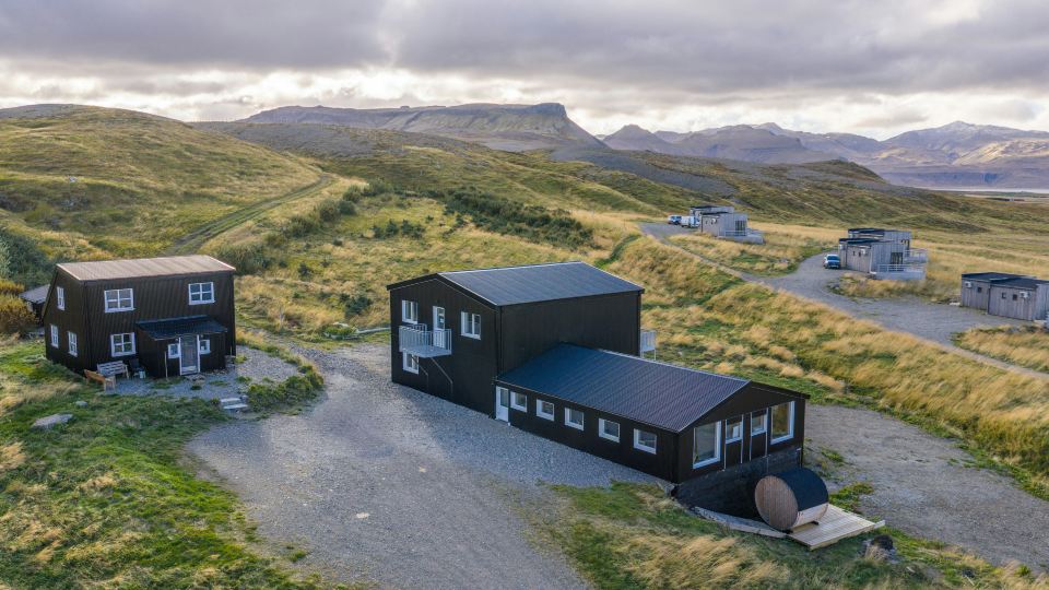 Dis Cottages