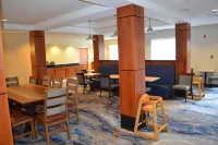 Fairfield Inn & Suites Sault Ste. Marie - breakfast