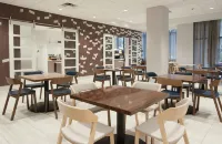 Embassy Suites by Hilton Raleigh Crabtree - فطور