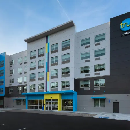 Tru by Hilton Eugene