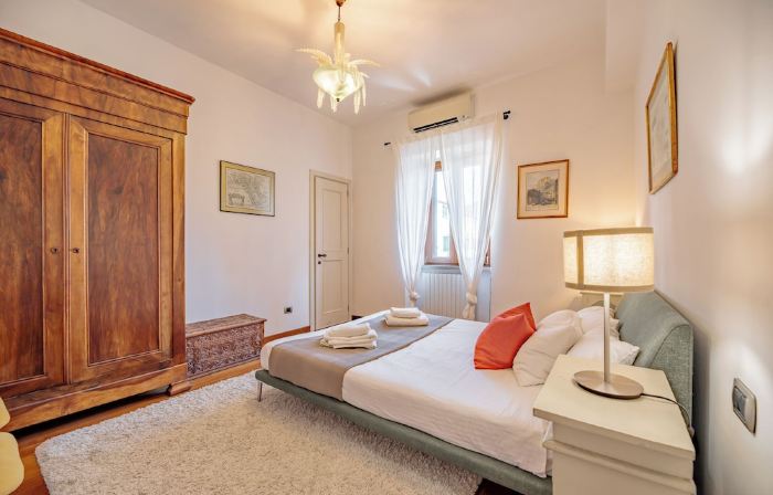 Spacious historic apartment with rooftop terrace