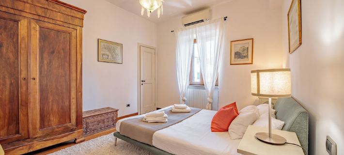 Spacious historic apartment with rooftop terrace Hotels in Orbetello