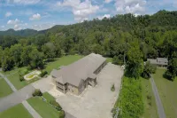 Pool + Riverfront! Couples Retreat in Smoky Mtns - Apartments