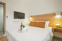Modern 2BR Pool 5 Min to Coco Bongo Downtown - 3-Star