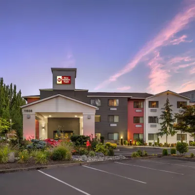 Best Western Plus Portland Airport Hotel  Suites Hotel dekat Lapangan Golf Glendoveer