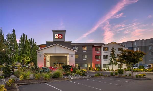 Best Western Plus Portland Airport Hotel Suites
