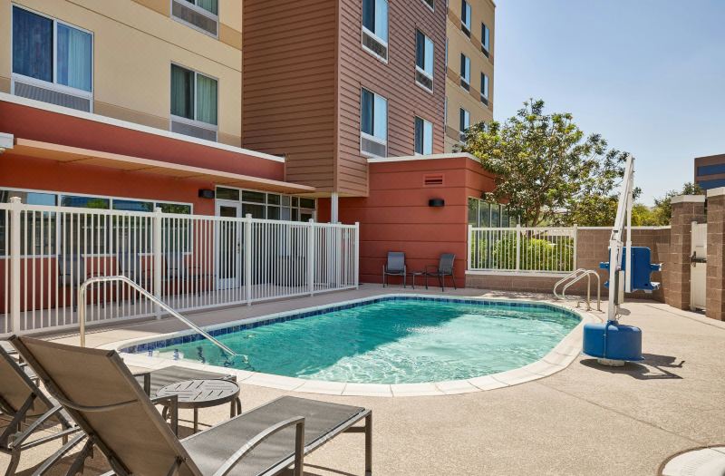 Fairfield Inn & Suites Phoenix Tempe/Airport photo 2