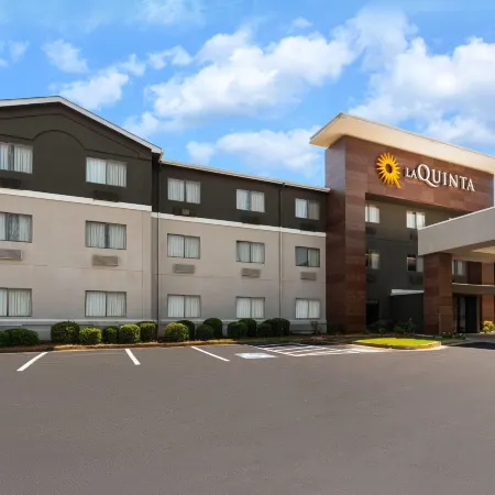 La Quinta Inn & Suites by Wyndham Jackson Airport