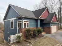 Beautiful Hendersonville an Adorable bright 3bdrm home 1.3 miles from downtown - Balkoner