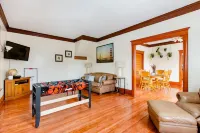 Victorian Home: Cozy 1st Floor Apartment Near Downtown - 2-نجوم