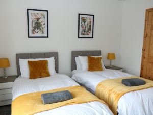 Ideal Lodgings in Bury - Whitefield