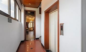 Hanoi Little Town Hotel