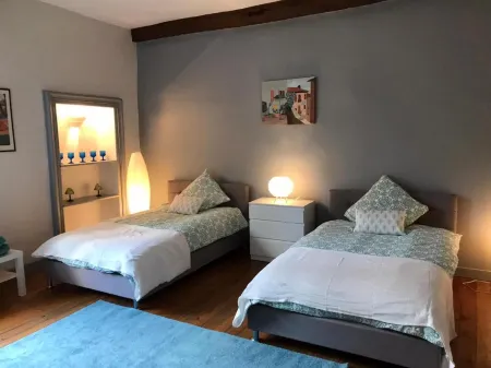 Eglantine Appartement Centre Historique de Dinan Отели в г. Динан