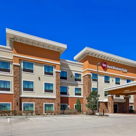 Best Western Plus Spring Inn  Suites Отели рядом с достопримечательностью «Аквапарк "Сплэштаун"»
