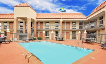 Days Inn by Wyndham Columbus