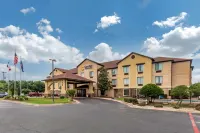 Comfort Inn & Suites Mansfield Hotels near First Methodist Mansfield