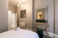 Pieces of Eight - 2 Bedroom Apartment - Tenby