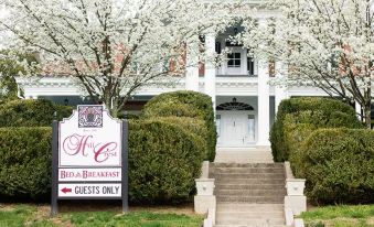 Hill Crest Bed & Breakfast